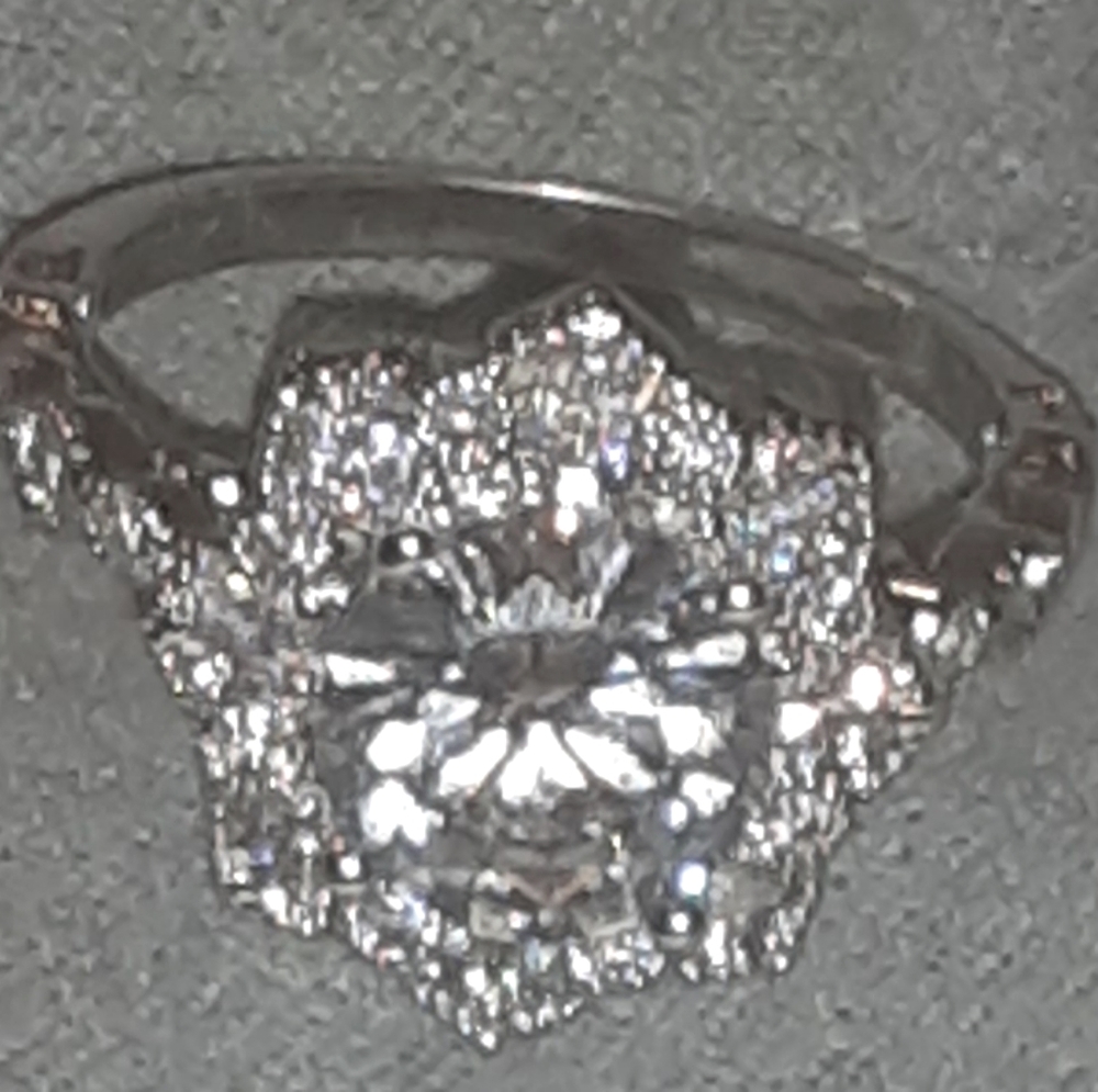 GORGEOUS COSTUME COCKTAIL RING